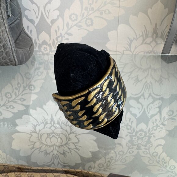 Black and Gold Chanel Cuff - One Size - Picture 3 of 9
